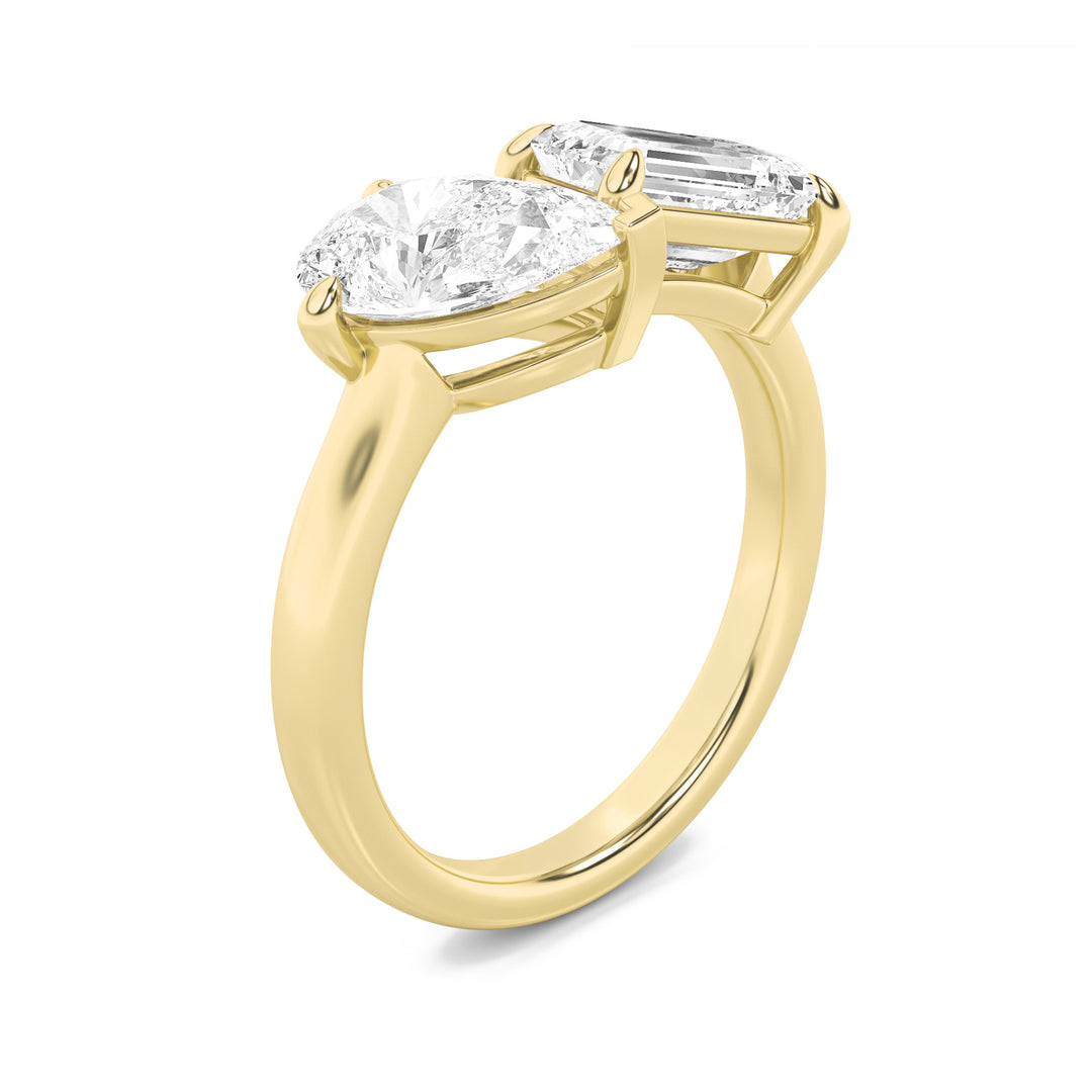 3Cttw Emerald Shaped Lab Grown Diamond (F/VS) Toiet Moi Fashiion Ring in 14K Gold