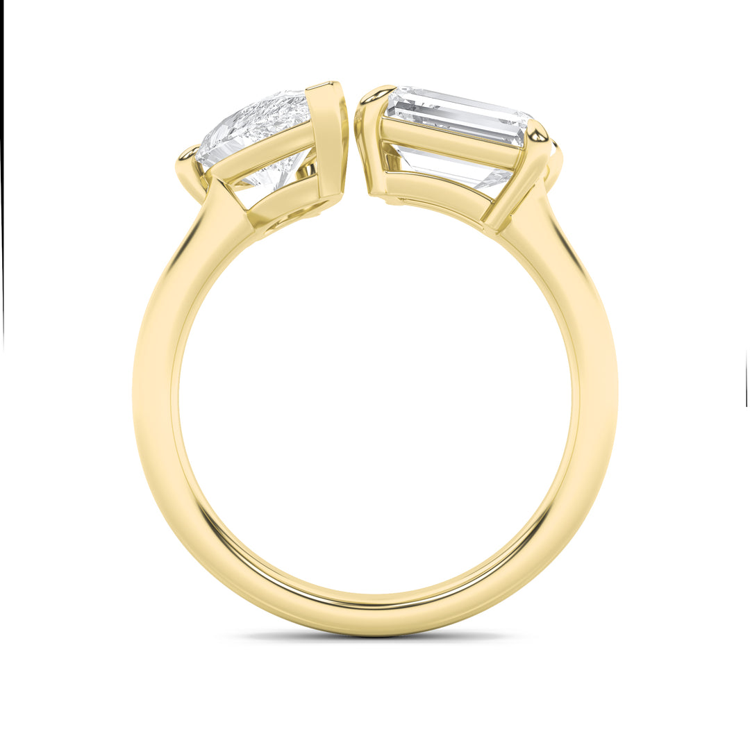 3Cttw Emerald Shaped Lab Grown Diamond (F/VS) Toiet Moi Fashiion Ring in 14K Gold